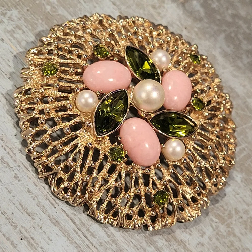 Sarah Coventry goldtone brooch - Picture 2 of 12